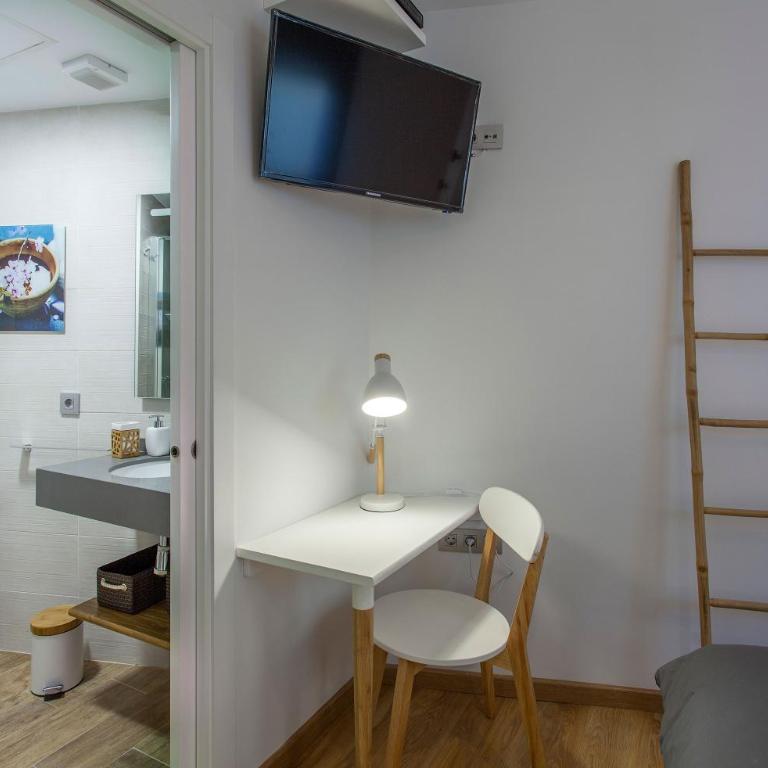 City Garden Bed and Breakfast - Double Room with Private Bathroom - 8
