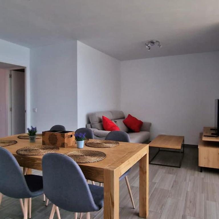 Las Palmeras - Seafront Apartment for 6 with Glazed Terrace and Marina Views - Apartamento de 2 dormitorios con vistas al mar - 8