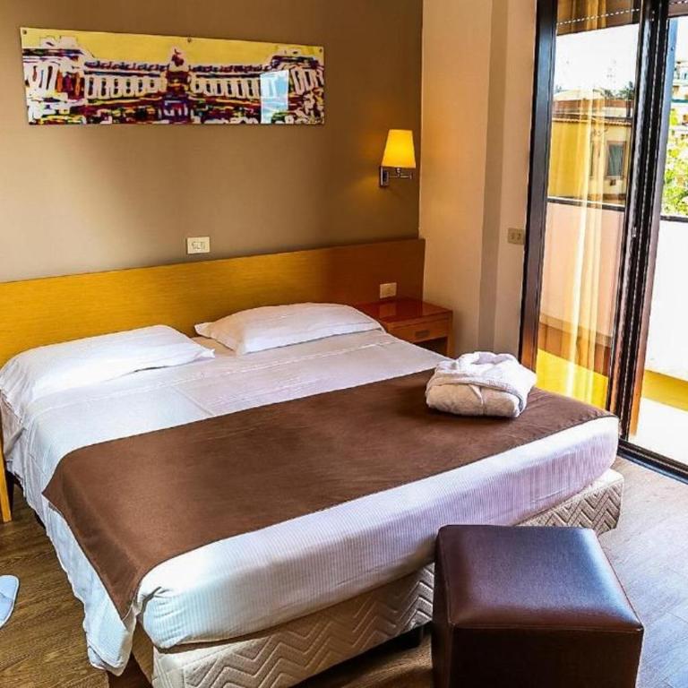 Hotel Sisto V - Camera Matrimoniale Comfort con Balcone SKY INCLUSO - 4