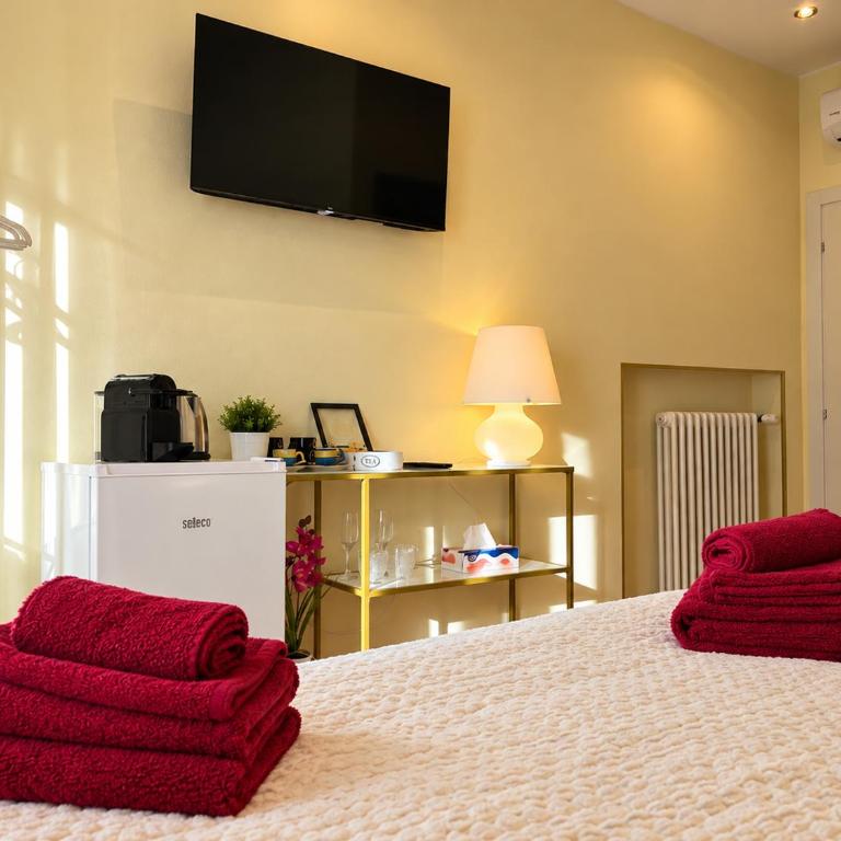 Valverde Apartments and Room - Camera Matrimoniale Deluxe con Balcone - 9
