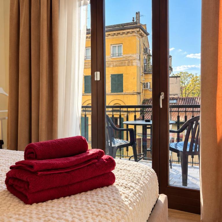 Valverde Apartments and Room - Camera Matrimoniale Deluxe con Balcone - 5