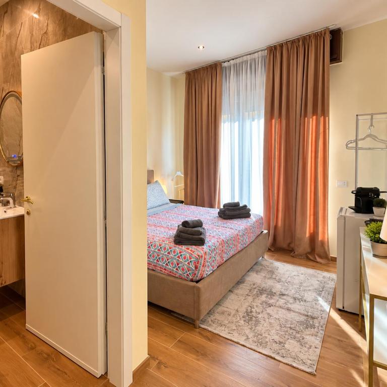 Valverde Apartments and Room - Camera Matrimoniale Deluxe con Balcone - 3