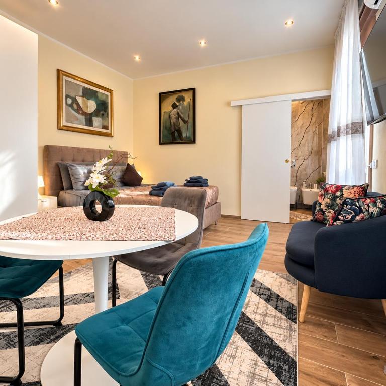 Valverde Apartments and Room - Monolocale Matrimoniale Deluxe - 3