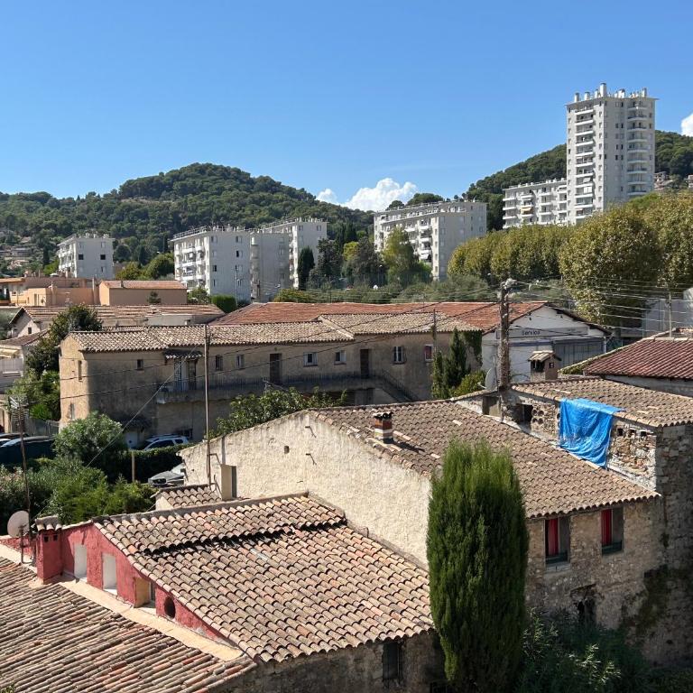 Sunny Balcony Apartment in Vallauris Near Cannes & Antibes - Appartement 1 Chambre - 11
