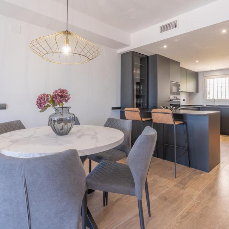 AR22 Belgravia Club - Four-Bedroom House - 4