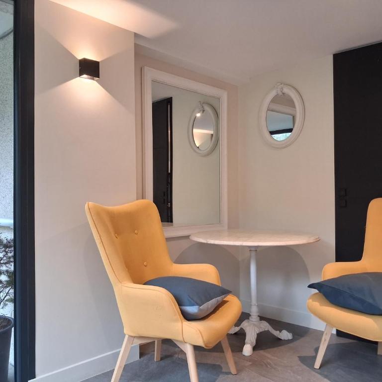 Renovated 30 m2 studio garden AC and parking - One-Bedroom Apartment - 2