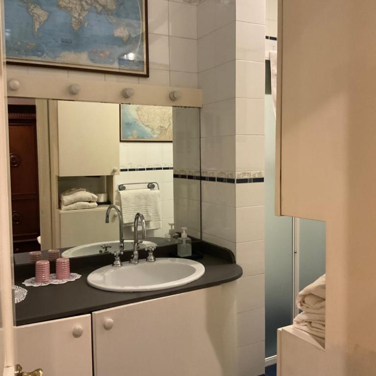 B&B La Stradetta - Camera Matrimoniale/Doppia con Letti Singoli con Bagno Privato - 4