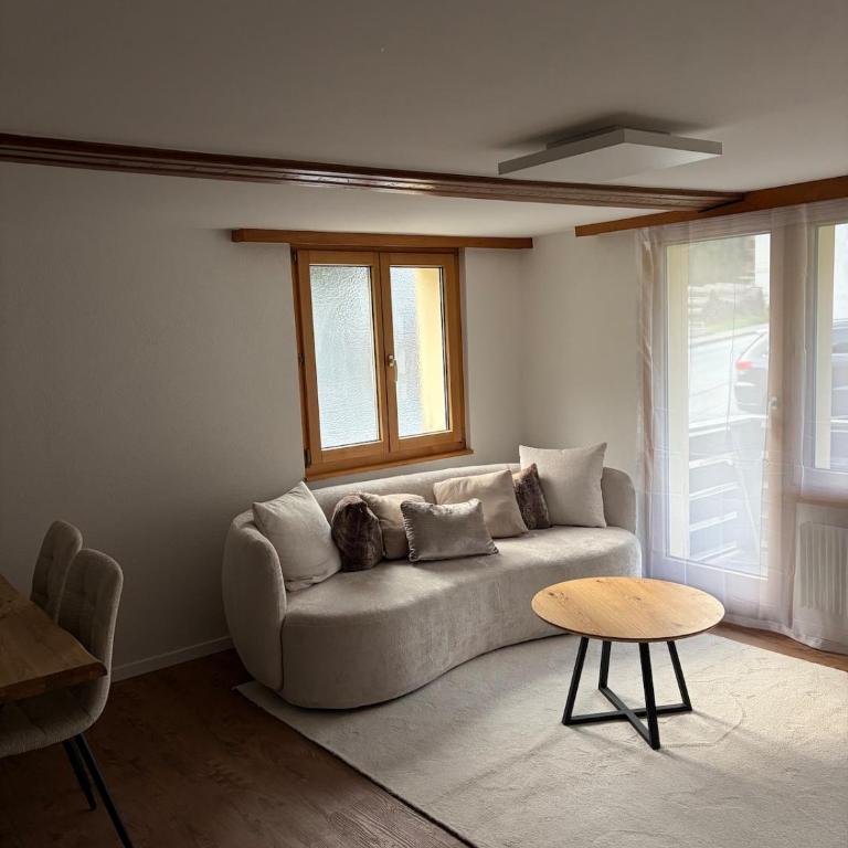 Neue Wohnung mit Balkon & nahe Bushaltestelle nach Saas-Fee - Apartment mit 1 Schlafzimmer - 1