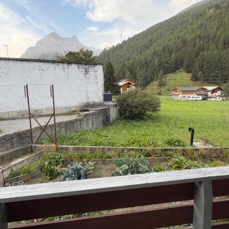 Neue Wohnung mit Balkon & nahe Bushaltestelle nach Saas-Fee - Apartment mit 1 Schlafzimmer - 2