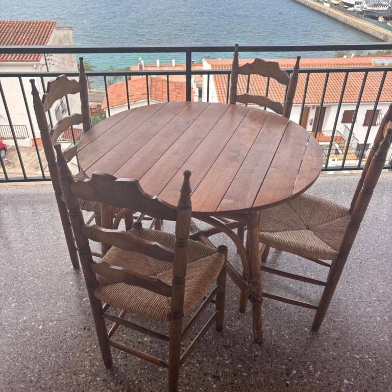 Appartement Roses 4 couchages, pied de la plage, balcon, vue panoramique, parking, serviettes de bain, linge de maison - One-Bedroom Apartment with Sea View - 7