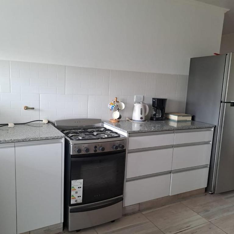 Departamento Temporario Confortable en el ingreso a Punta Alta - Two-Bedroom Apartment - 6