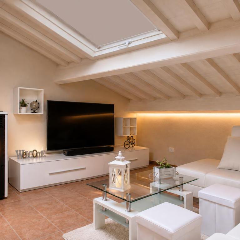 White Attic Lucca - Two-Bedroom Apartment - 11