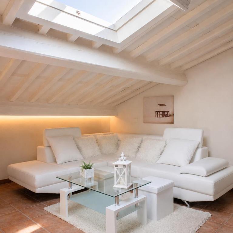 White Attic Lucca - Two-Bedroom Apartment - 26
