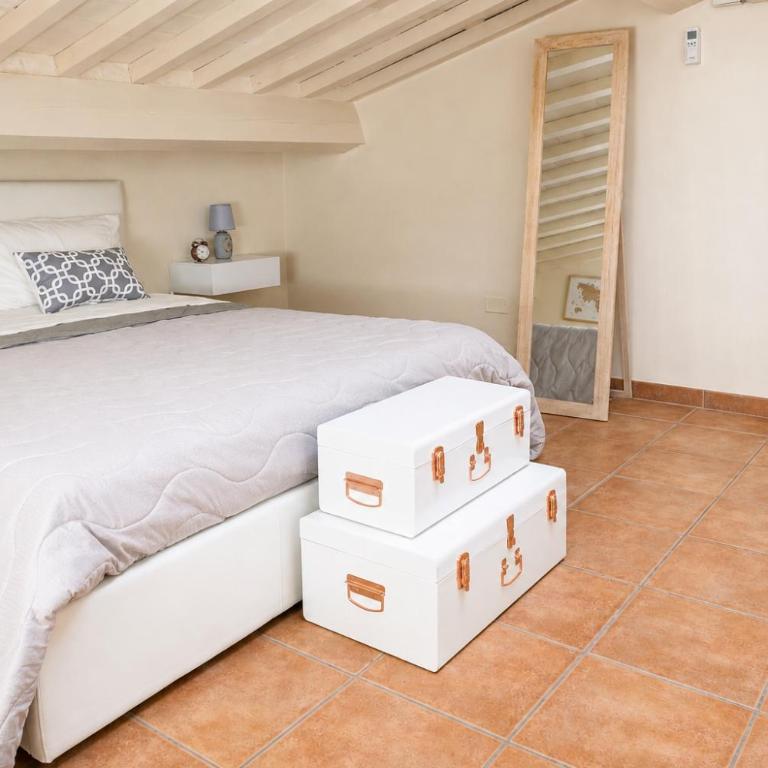 White Attic Lucca - Two-Bedroom Apartment - 20