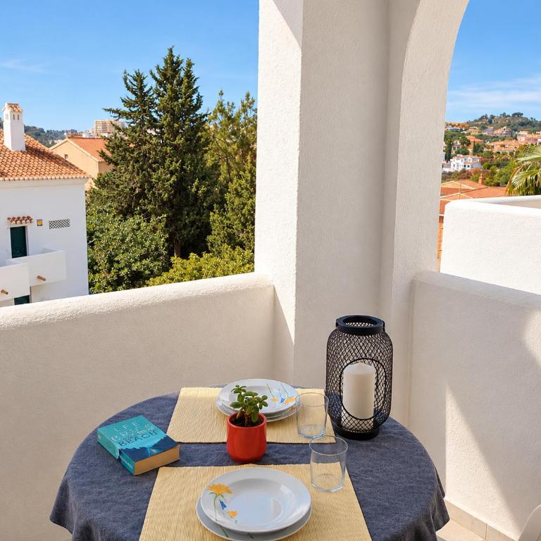 Pool-View Apartment with Terrace & Lift in Pueblo del Parque - Apartamento de 1 dormitorio - 2