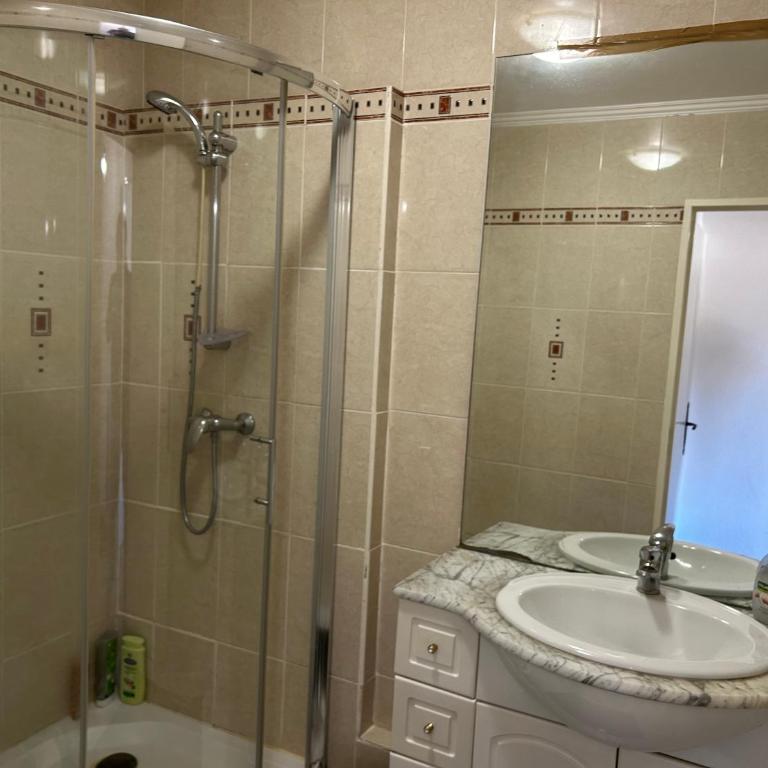 Sunny Balcony Apartment in Vallauris Near Cannes & Antibes - Appartement 1 Chambre - 10