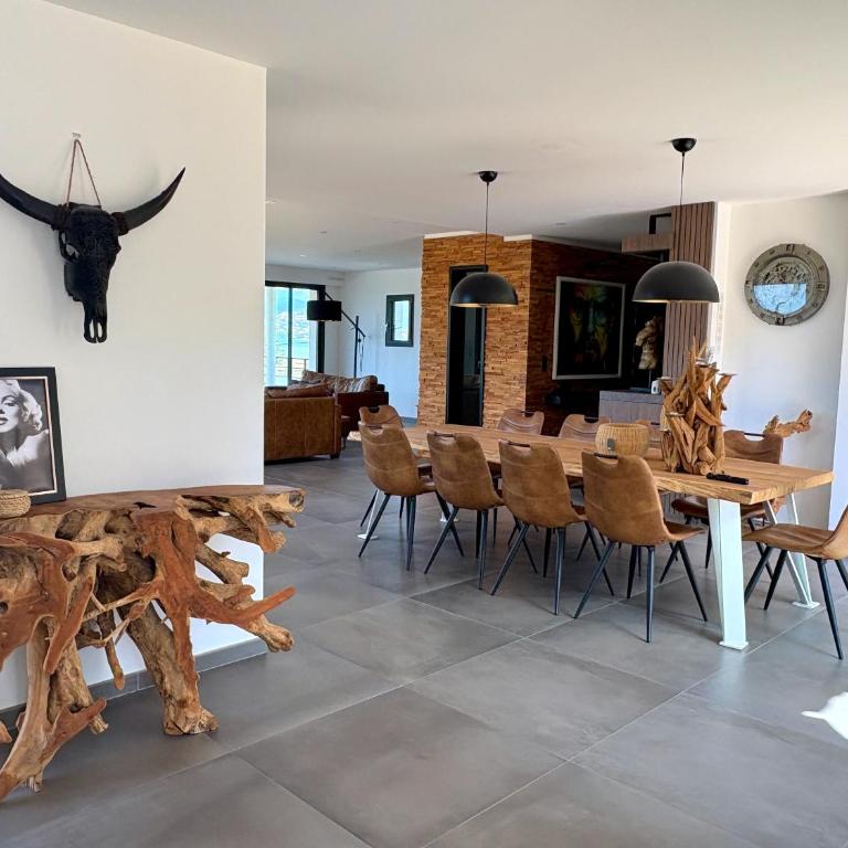 Superbe Villa 14 pers, vue mer et piscine chauffée - Villa - 69