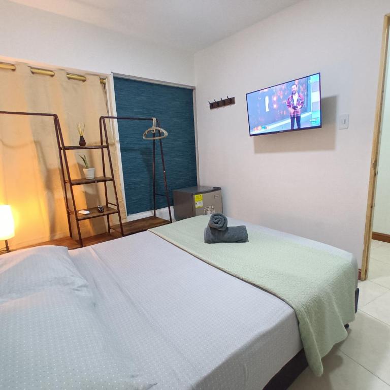 Erlis Place 16A - Habitación Doble con baño privado - 8