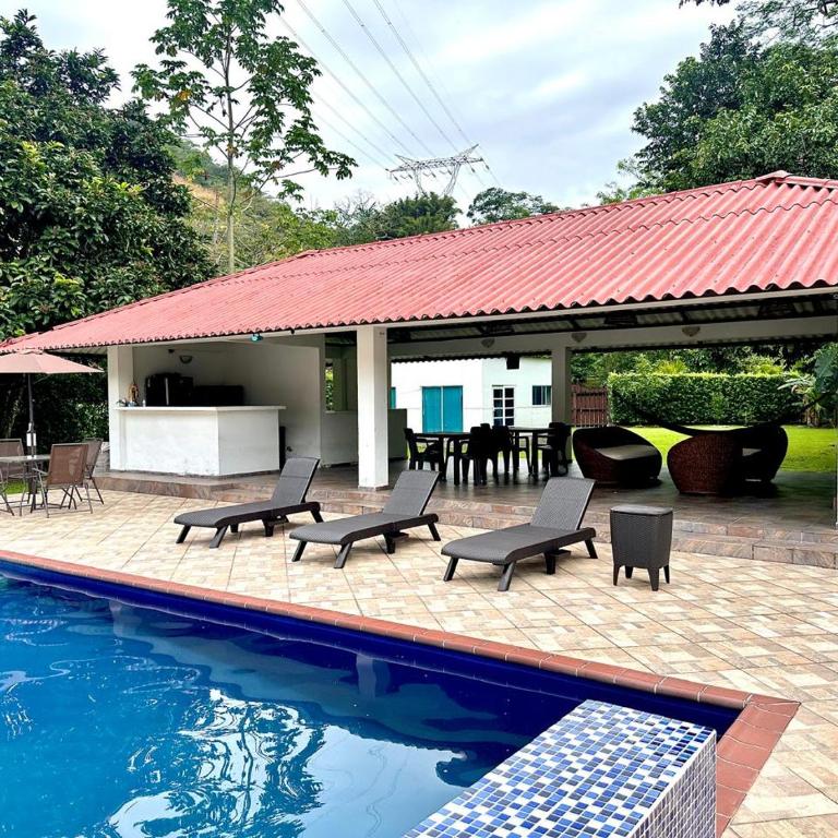Finca las palmas villavicencio - Four-Bedroom House - 2