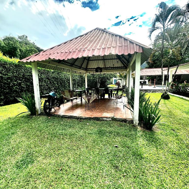 Finca las palmas villavicencio - Four-Bedroom House - 4