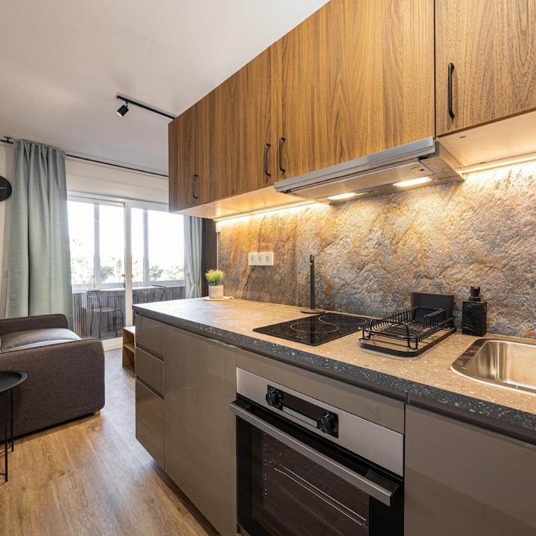 Palm Apartments Sunny Studio Fast Wi-Fi deal for Long Stay - Appartement 1 Chambre - 1