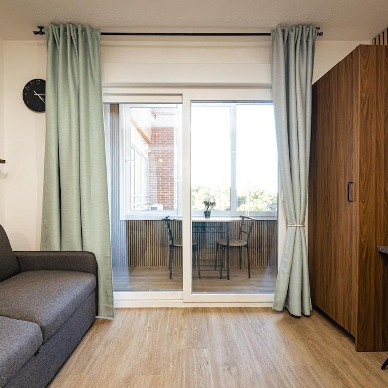 Palm Apartments Sunny Studio Fast Wi-Fi deal for Long Stay - Appartement 1 Chambre - 4