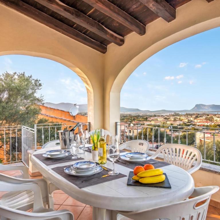 Tavolara Sea View Apartments - Two Bedroom Apartment with Terrace 2 - 3