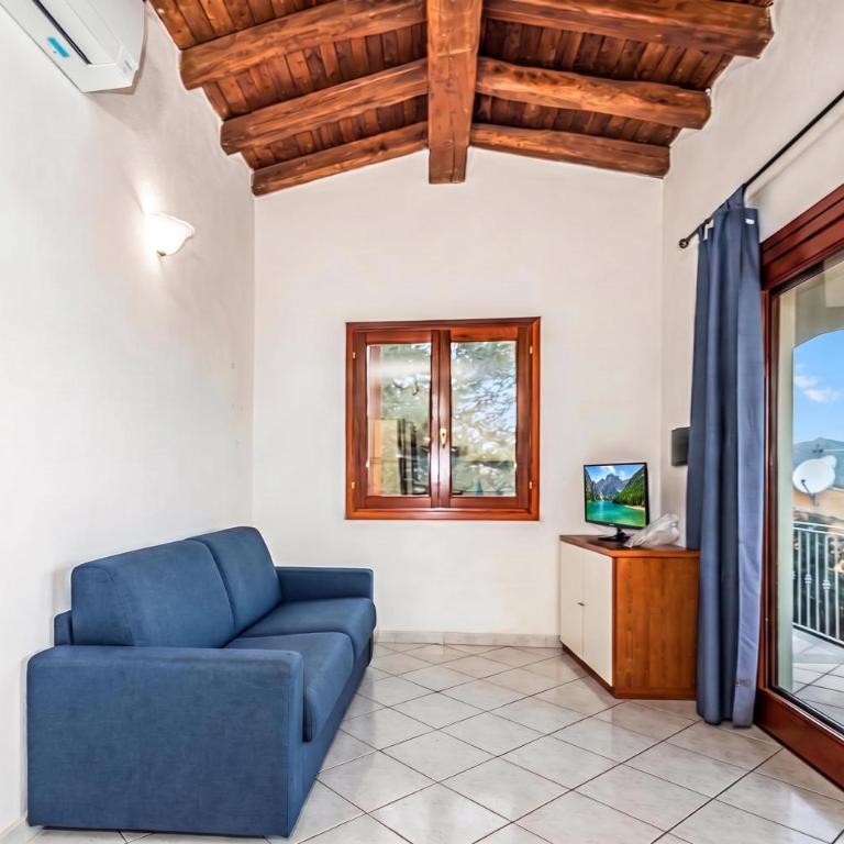 Tavolara Sea View Apartments - Two Bedroom Apartment with Terrace 2 - 4