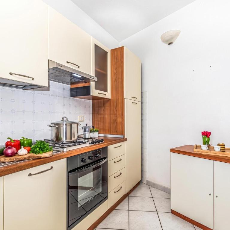 Tavolara Sea View Apartments - Two Bedroom Apartment with Terrace 2 - 8
