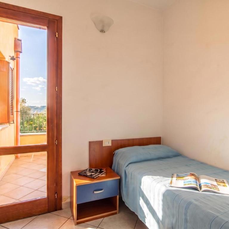 Tavolara Sea View Apartments - Two Bedroom Apartment with Terrace 2 - 9