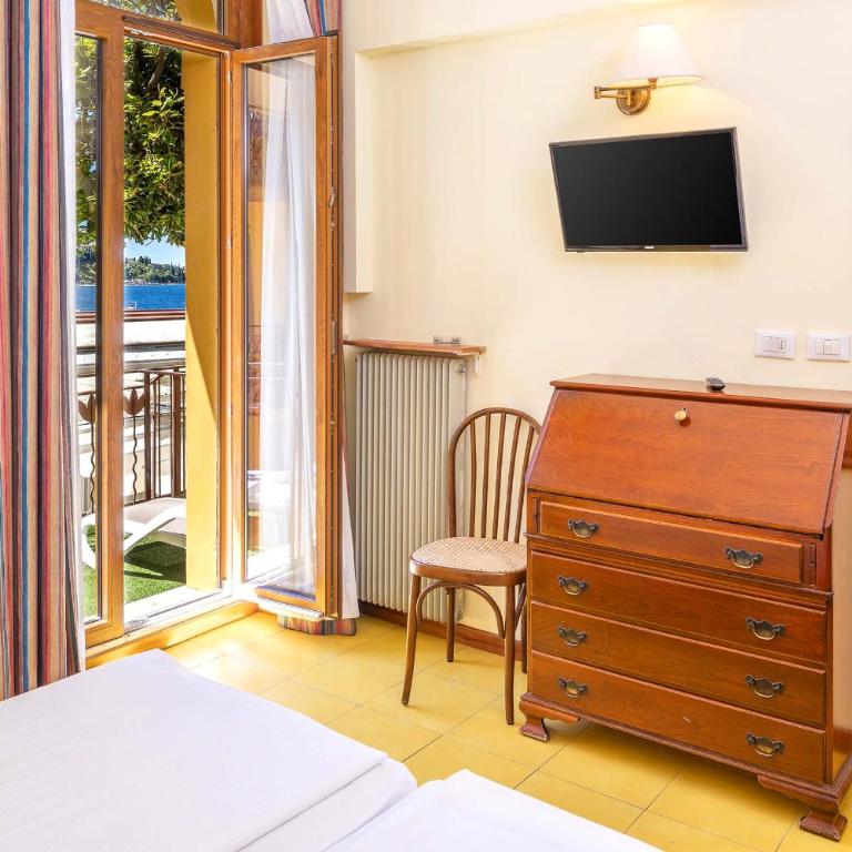Hotel Malcesine - Habitación Doble con vistas parciales al lago - 2 camas - 3