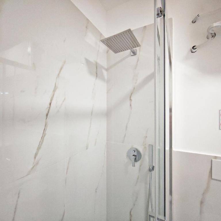 Pietra Apartment - Camera Tripla con Bagno Privato - 13