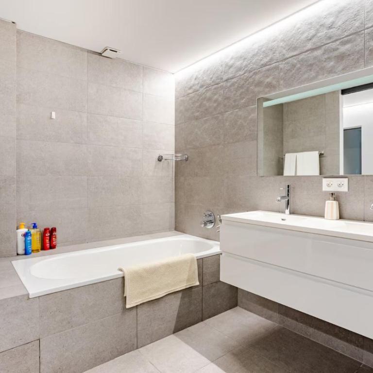 Appartement St Tropez Centre 3chambres et Jardin - Premium Apartment mit 3 Schlafzimmern - 27