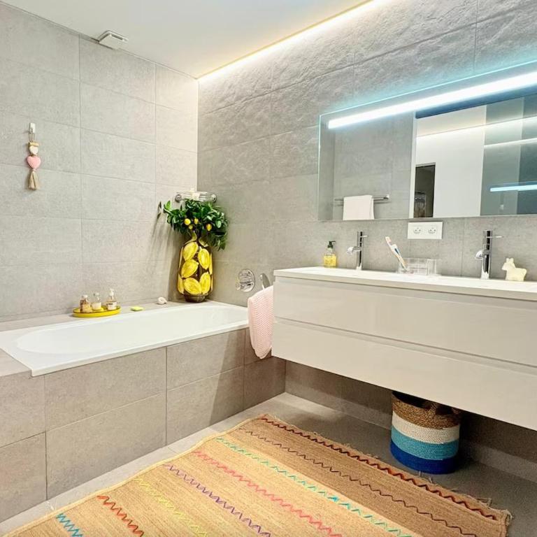 Appartement St Tropez Centre 3chambres et Jardin - Premium Apartment mit 3 Schlafzimmern - 23
