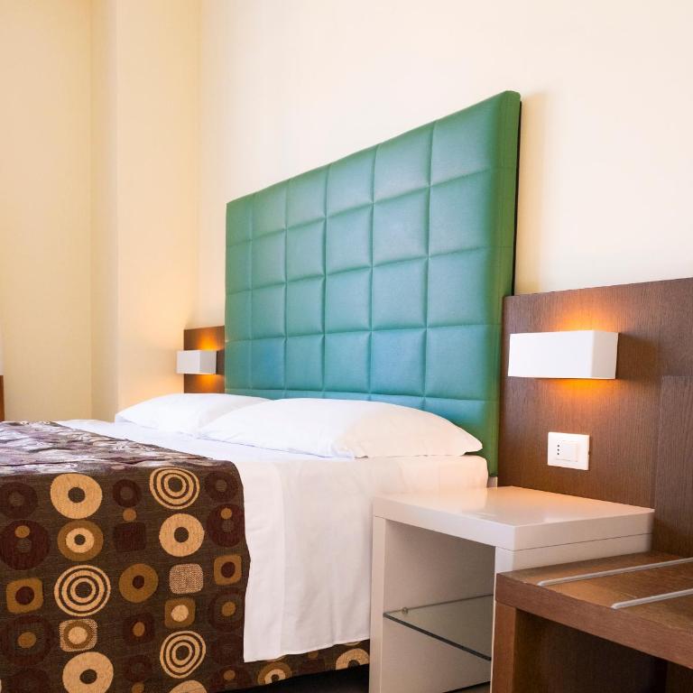Hotel Luciana - Camera Doppia con Letti Singoli - 12
