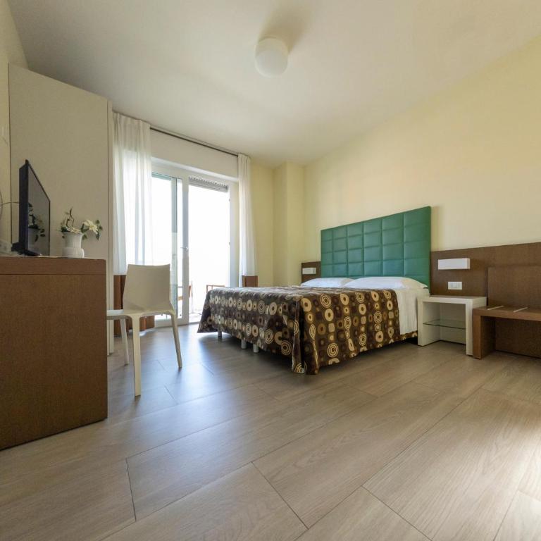 Hotel Luciana - Camera Matrimoniale con Balcone - 13