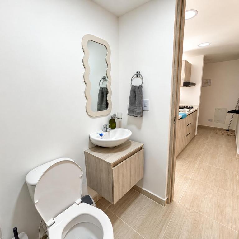 Central, Nuevo, Parqueadero Gratis, Full comodidad, Apartamento en Manizales - Apartamento de 3 dormitorios - 2
