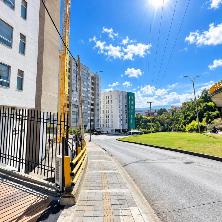 Central, Nuevo, Parqueadero Gratis, Full comodidad, Apartamento en Manizales - Apartamento de 3 dormitorios - 4