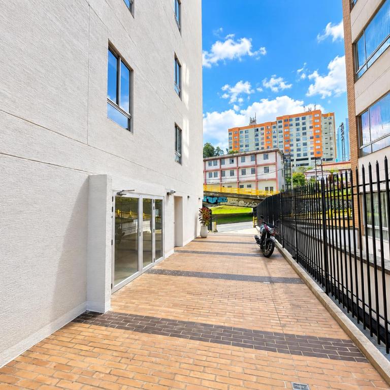 Central, Nuevo, Parqueadero Gratis, Full comodidad, Apartamento en Manizales - Apartamento de 3 dormitorios - 23