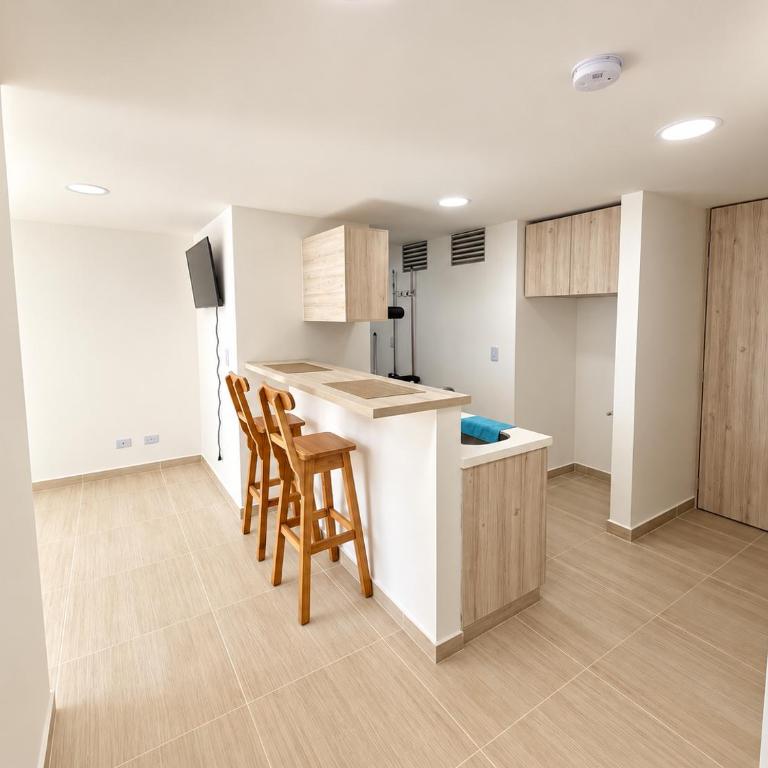 Central, Nuevo, Parqueadero Gratis, Full comodidad, Apartamento en Manizales - Apartamento de 3 dormitorios - 24