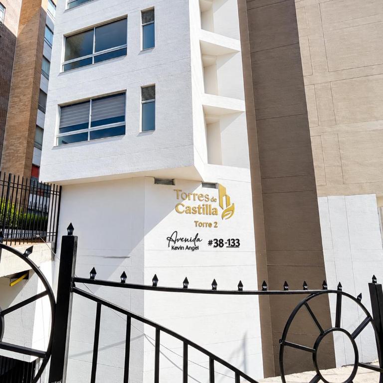 Central, Nuevo, Parqueadero Gratis, Full comodidad, Apartamento en Manizales - Apartamento de 3 dormitorios - 46