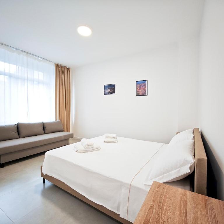 Sale Apartment - Camera Matrimoniale con Bagno Privato - 3