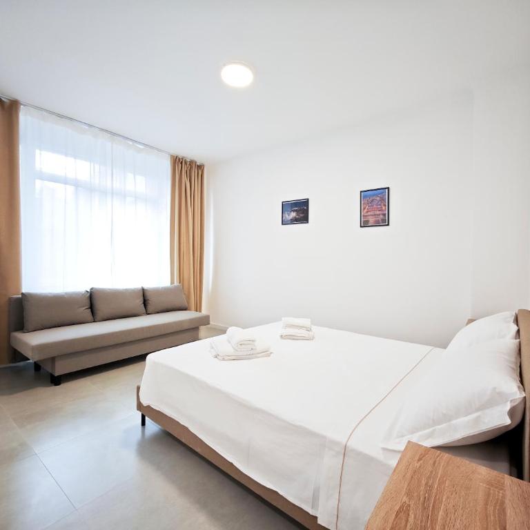 Sale Apartment - Camera Matrimoniale con Bagno Privato - 1