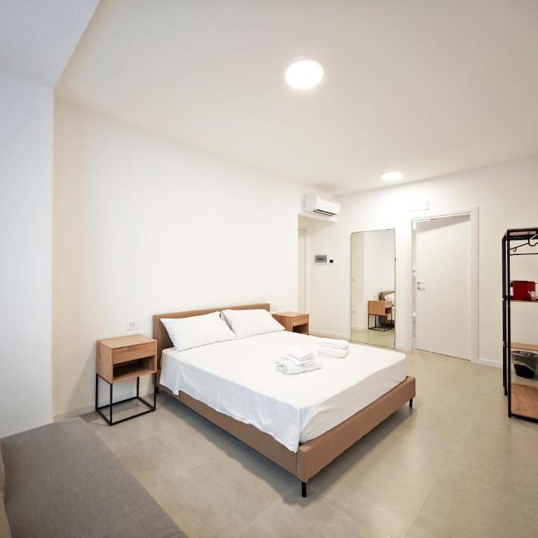 Sale Apartment - Camera Matrimoniale con Bagno Privato - 4