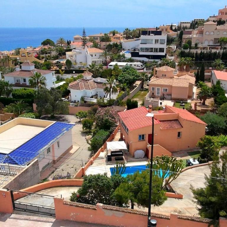 Casa de Playa con Piscina Estilo Rústico - Casa de 3 dormitorios - 37