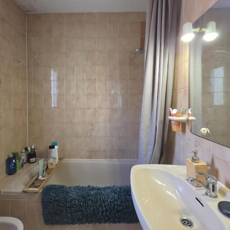 Casa de Playa con Piscina Estilo Rústico - Casa de 3 dormitorios - 42