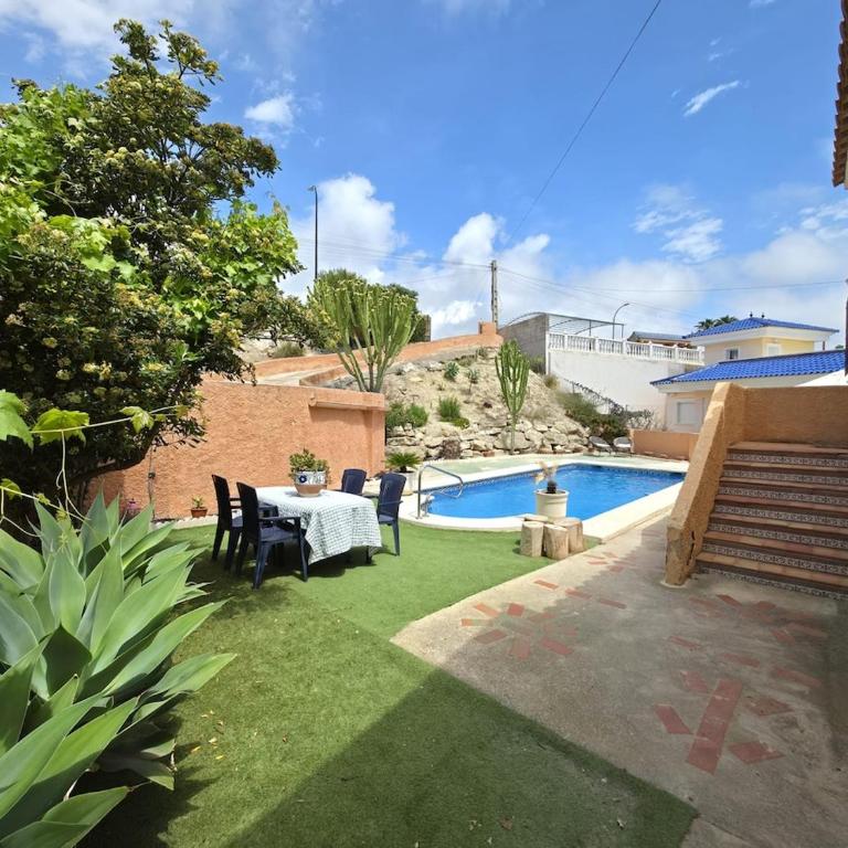 Casa de Playa con Piscina Estilo Rústico - Casa de 3 dormitorios - 44