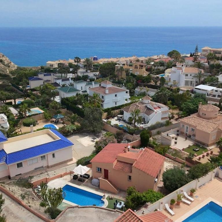 Casa de Playa con Piscina Estilo Rústico - Casa de 3 dormitorios - 46