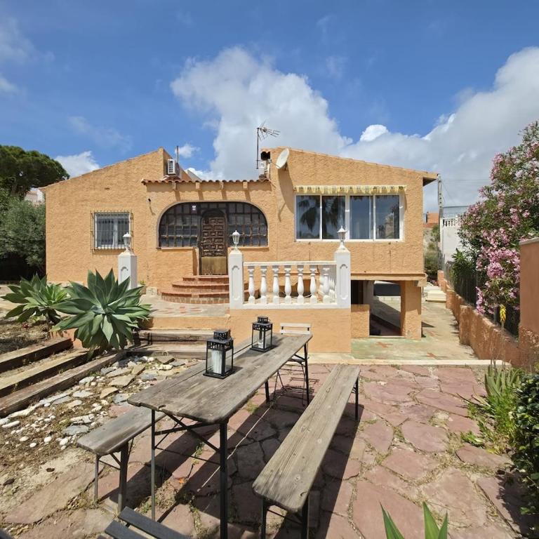 Casa de Playa con Piscina Estilo Rústico - Casa de 3 dormitorios - 64