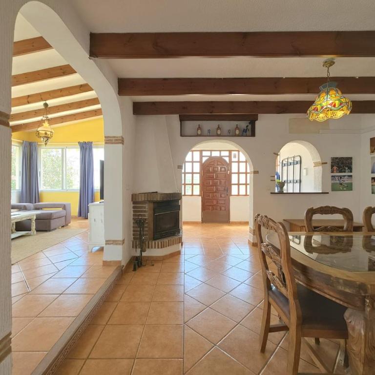 Casa de Playa con Piscina Estilo Rústico - Casa de 3 dormitorios - 75